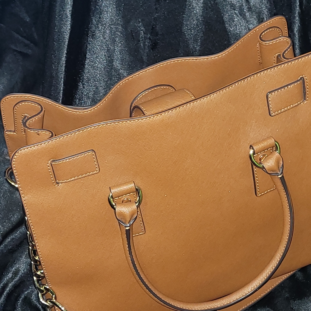 Michael  kors hand bag 👜 - Picture 3 of 15